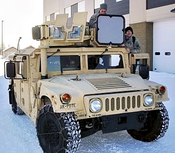 Система LRAD 500X, установленная на армейском автомобиле Humvee